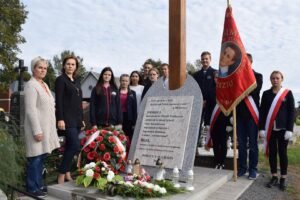 Fundacja Poch&oacute;wek i Pamięć fge-2