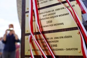Fundacja Poch&oacute;wek i Pamięć 009-podbrzezie-krzyz-lagiernikom-fot.Marlena.Paszkowska