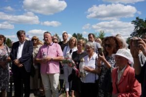 Fundacja Poch&oacute;wek i Pamięć 012-podbrzezie-krzyz-lagiernikom-fot.Marlena.Paszkowska