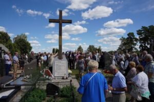 Fundacja Poch&oacute;wek i Pamięć 014-podbrzezie-krzyz-lagiernikom-fot.Marlena.Paszkowska