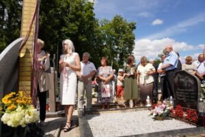 Fundacja Poch&oacute;wek i Pamięć 020-podbrzezie-krzyz-lagiernikom-fot.Marlena.Paszkowska