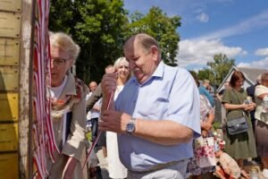 Fundacja Poch&oacute;wek i Pamięć 023-podbrzezie-krzyz-lagiernikom-fot.Marlena.Paszkowska
