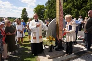 Fundacja Poch&oacute;wek i Pamięć 028-podbrzezie-krzyz-lagiernikom-fot.Marlena.Paszkowska