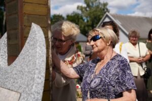 Fundacja Poch&oacute;wek i Pamięć 032-podbrzezie-krzyz-lagiernikom-fot.Marlena.Paszkowska