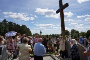 Fundacja Poch&oacute;wek i Pamięć 036-podbrzezie-krzyz-lagiernikom-fot.Marlena.Paszkowska