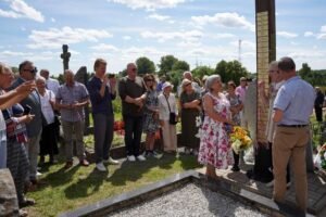 Fundacja Poch&oacute;wek i Pamięć 043-podbrzezie-krzyz-lagiernikom-fot.Marlena.Paszkowska