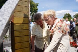 Fundacja Poch&oacute;wek i Pamięć 049-podbrzezie-krzyz-lagiernikom-fot.Marlena.Paszkowska