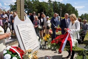 Fundacja Poch&oacute;wek i Pamięć 055-podbrzezie-krzyz-lagiernikom-fot.Marlena.Paszkowska