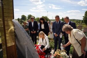 Fundacja Poch&oacute;wek i Pamięć 056-podbrzezie-krzyz-lagiernikom-fot.Marlena.Paszkowska