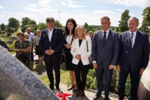 Fundacja Poch&oacute;wek i Pamięć 057-podbrzezie-krzyz-lagiernikom-fot.Marlena.Paszkowska