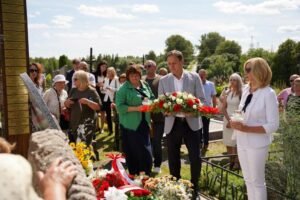 Fundacja Poch&oacute;wek i Pamięć 058-podbrzezie-krzyz-lagiernikom-fot.Marlena.Paszkowska