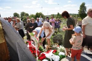 Fundacja Poch&oacute;wek i Pamięć 062-podbrzezie-krzyz-lagiernikom-fot.Marlena.Paszkowska