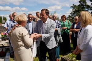 Fundacja Poch&oacute;wek i Pamięć 064-podbrzezie-krzyz-lagiernikom-fot.Marlena.Paszkowska