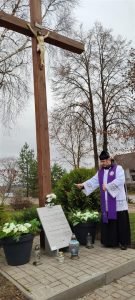 Fundacja Poch&oacute;wek i Pamięć 10-2