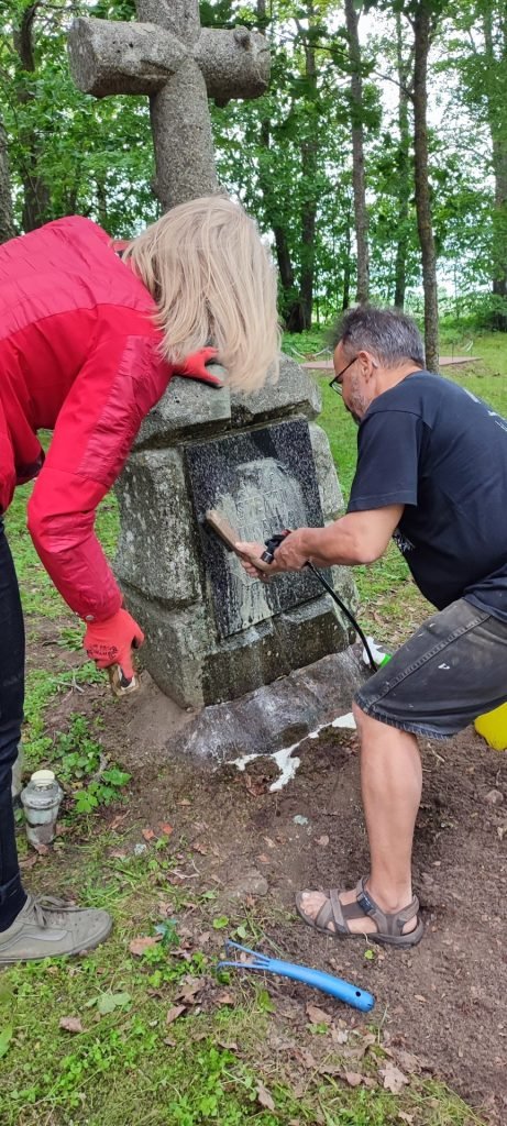 Fundacja Pochówek i Pamięć AKCJA- Sprzątamy cmentarze Podbrzezia - Litwa