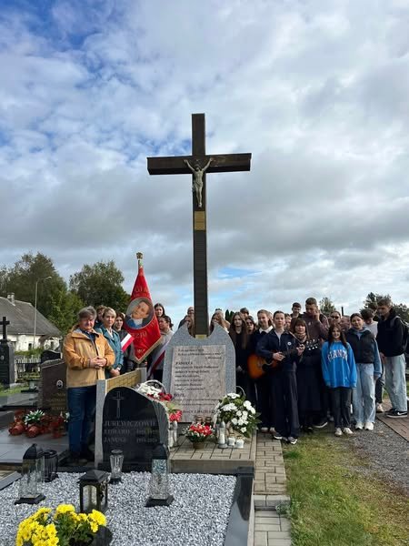 Fundacja Pochówek i Pamięć Społeczność lokalna Podbrzezia na Litwie uczciła 17 września r. b. Światowy Dzień Sybiraka