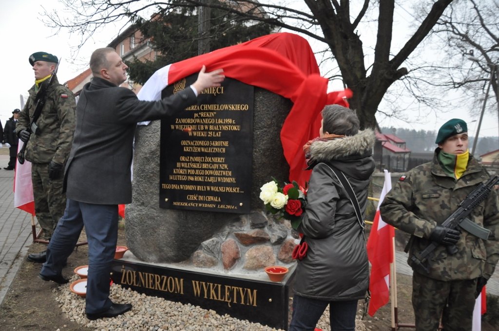 Fundacja Poch&oacute;wek i Pamięć 1 marca - Narodowy Dzień Pamięci ,,Żołnierzy Wyklętych'' - NIEZŁOMNYCH