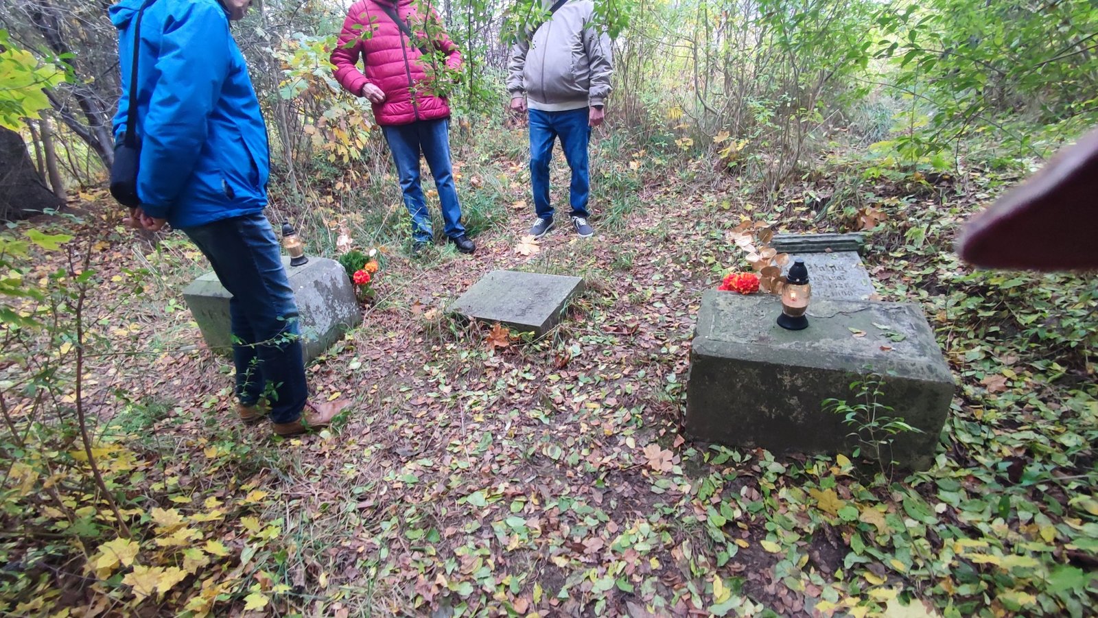 Fundacja Poch&oacute;wek i Pamięć Ocalić od niepamięci cmentarz rodowy w olsztyńskich Pozortach